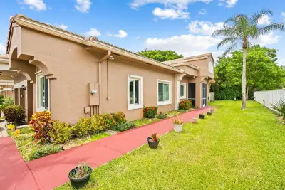 10156 Lombardy Dr, Tamarac: photo 1 of 22