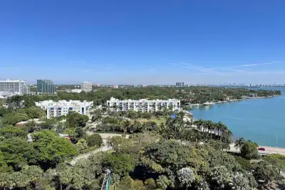 601 NE 36th St #1311, Miami: photo 1 of 21