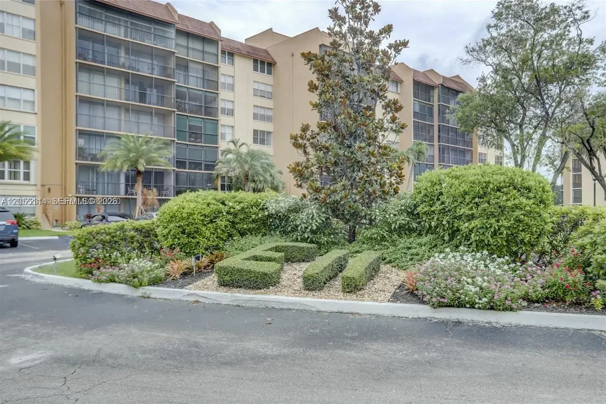 3771 Environ Blvd #447, Lauderhill: photo 1 of 38