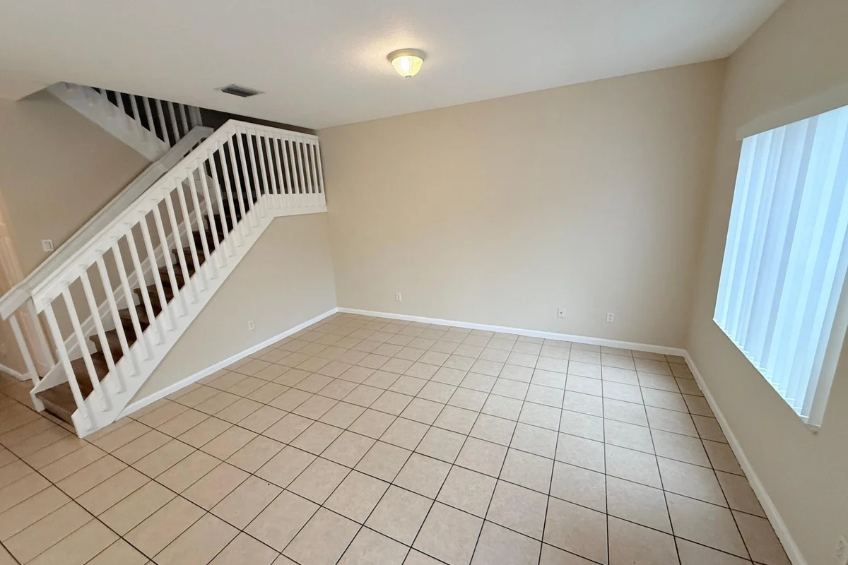 905 N Santa Catalina Cir, North Lauderdale: photo 1 of 31
