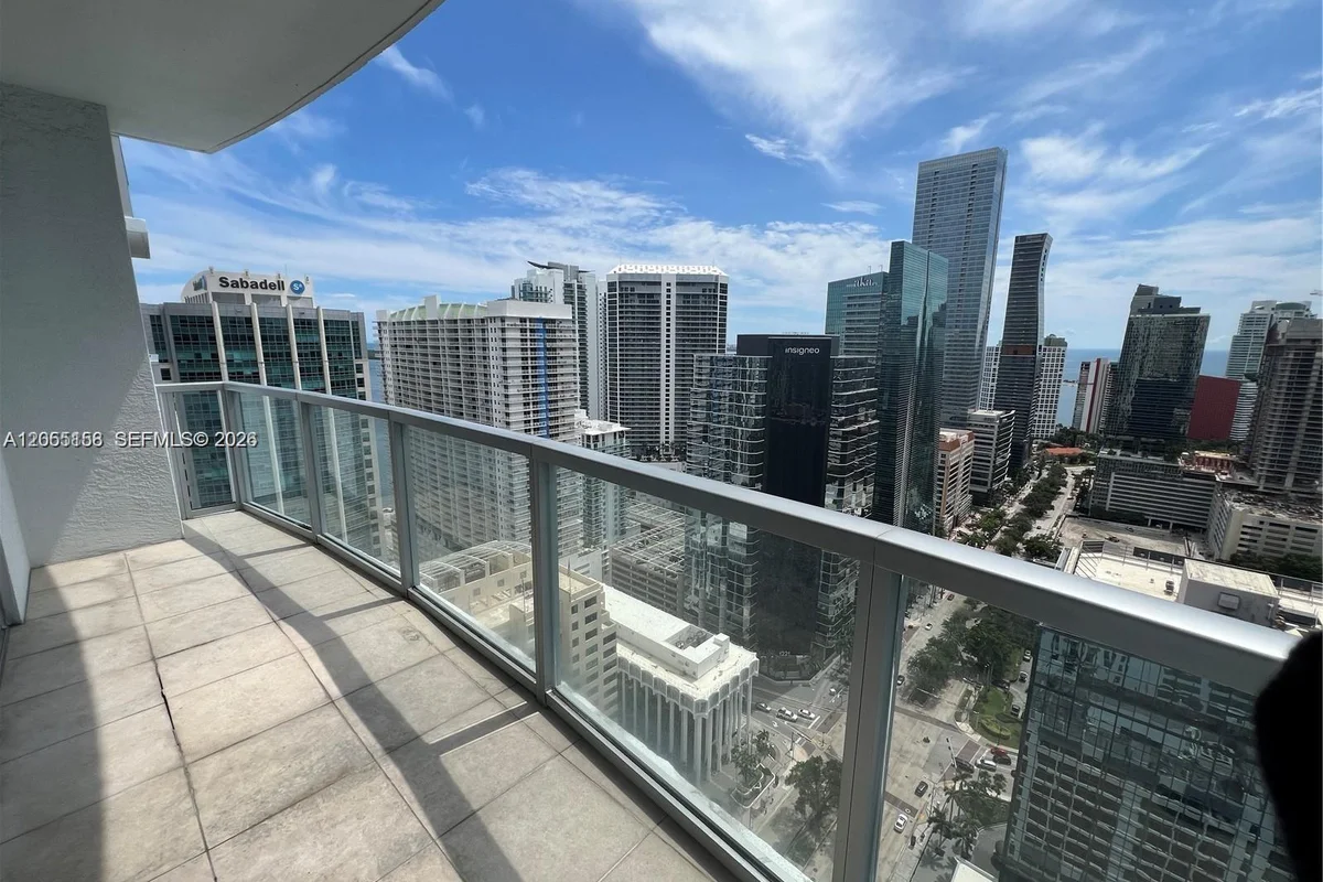 1060 Brickell Ave #3509, Miami: photo 1 of 5