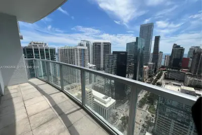 1060 Brickell Ave #3509, Miami: photo 1 of 5