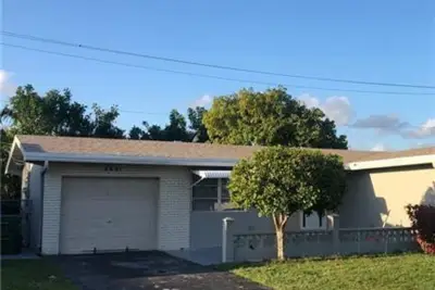 8851 NW 15th Ct, Pembroke Pines: photo 1 of 7