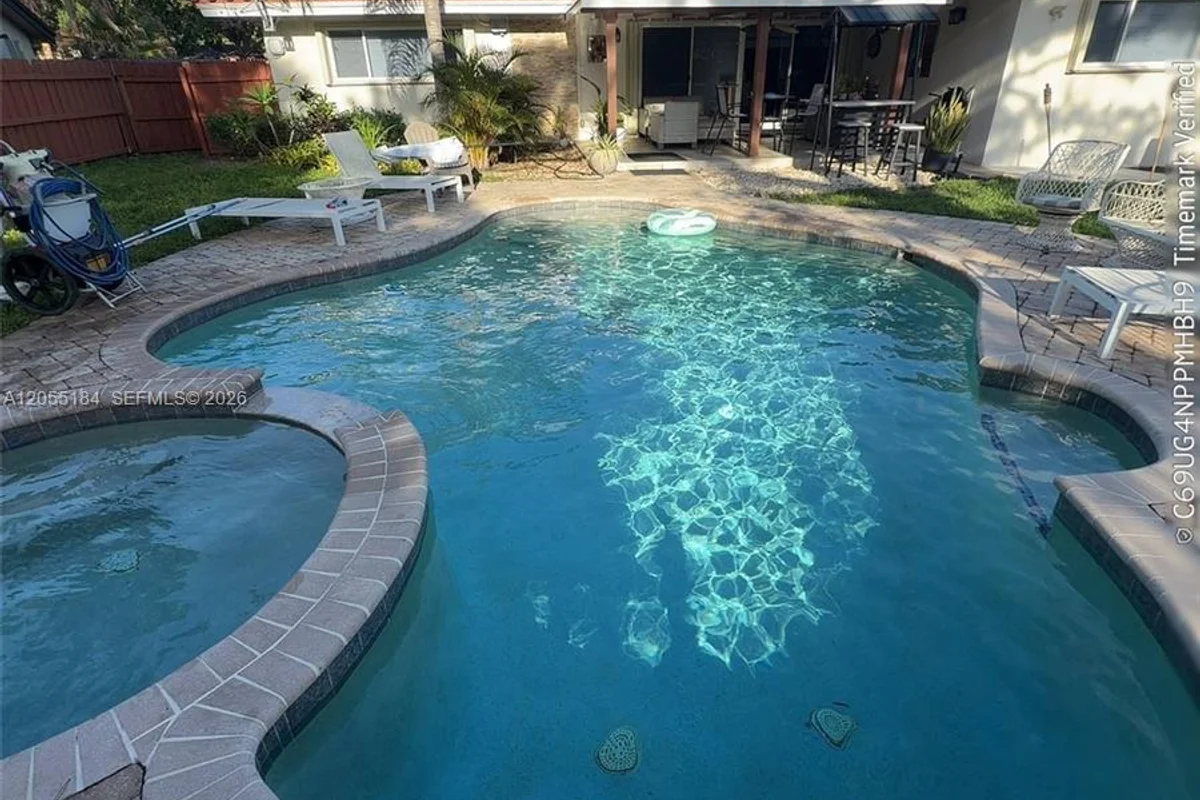 2532 NE 21 St Ter, Lighthouse Point: photo 1 of 20