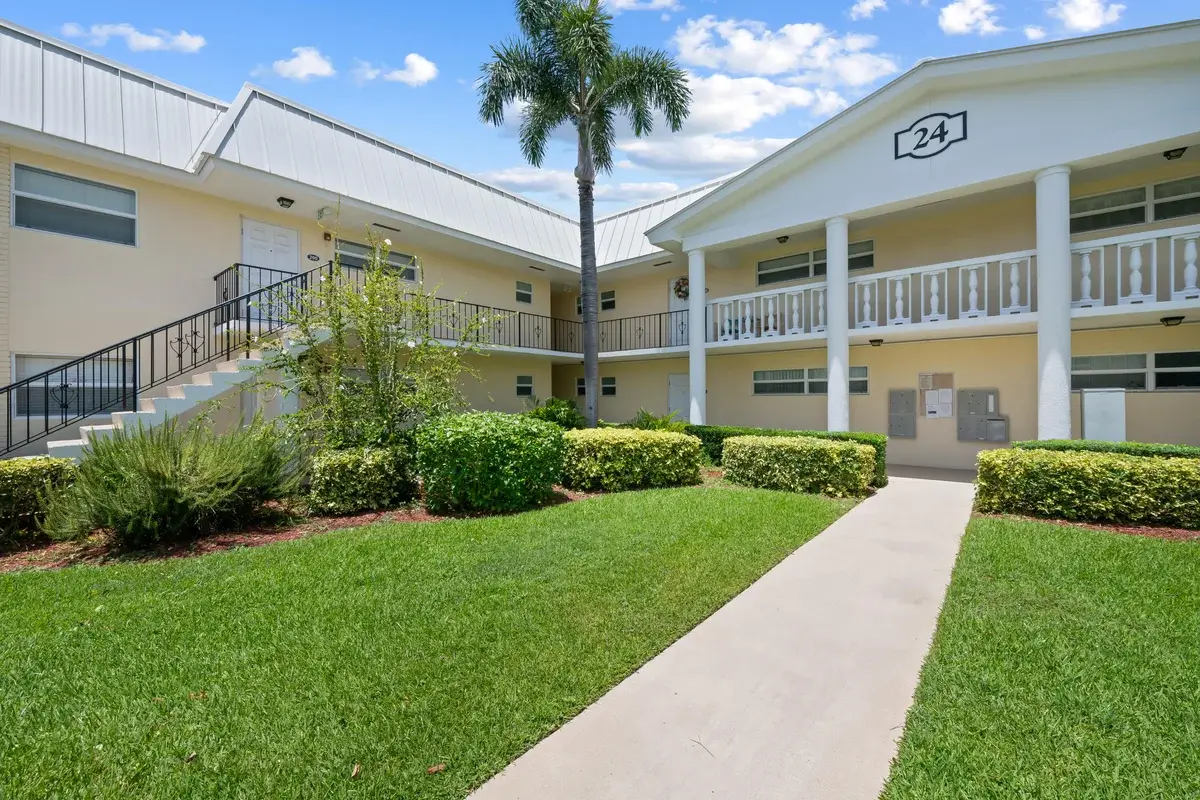 24 Colonial Club Dr #101, Boynton Beach: photo 1 of 30