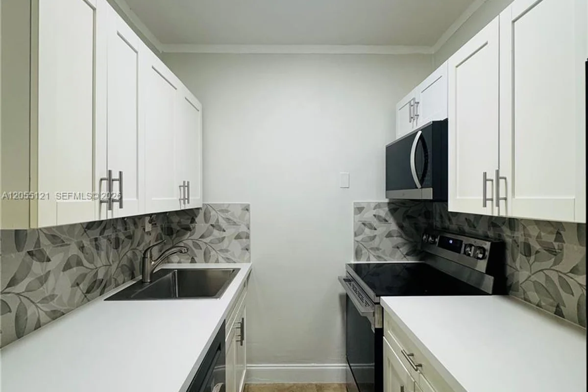 2816 Pine Tree Dr #3, Miami Beach: photo 1 of 13
