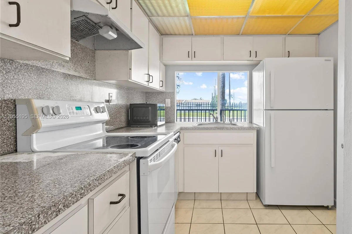 9401 SW 4th St #104, Miami: photo 1 of 25