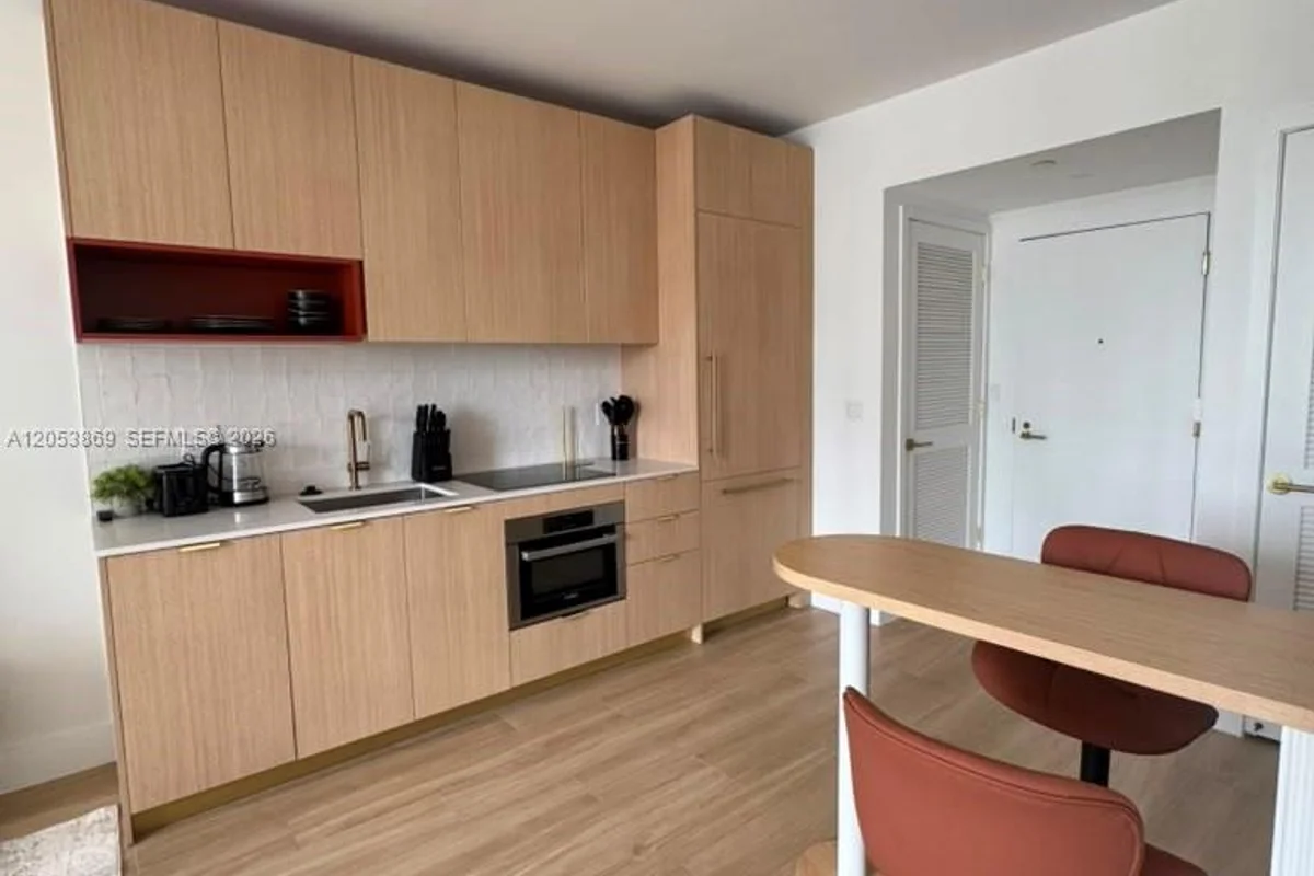 90 NE 32nd St #811, Miami: photo 1 of 12