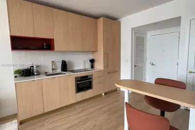 90 NE 32nd St #811, Miami: photo 1 of 12