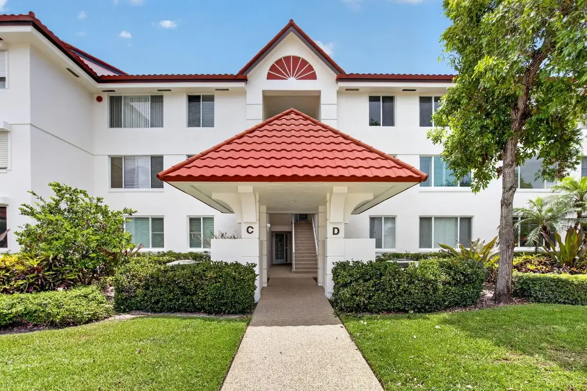 104 Half Moon Cir #D2, Hypoluxo: photo 1 of 63