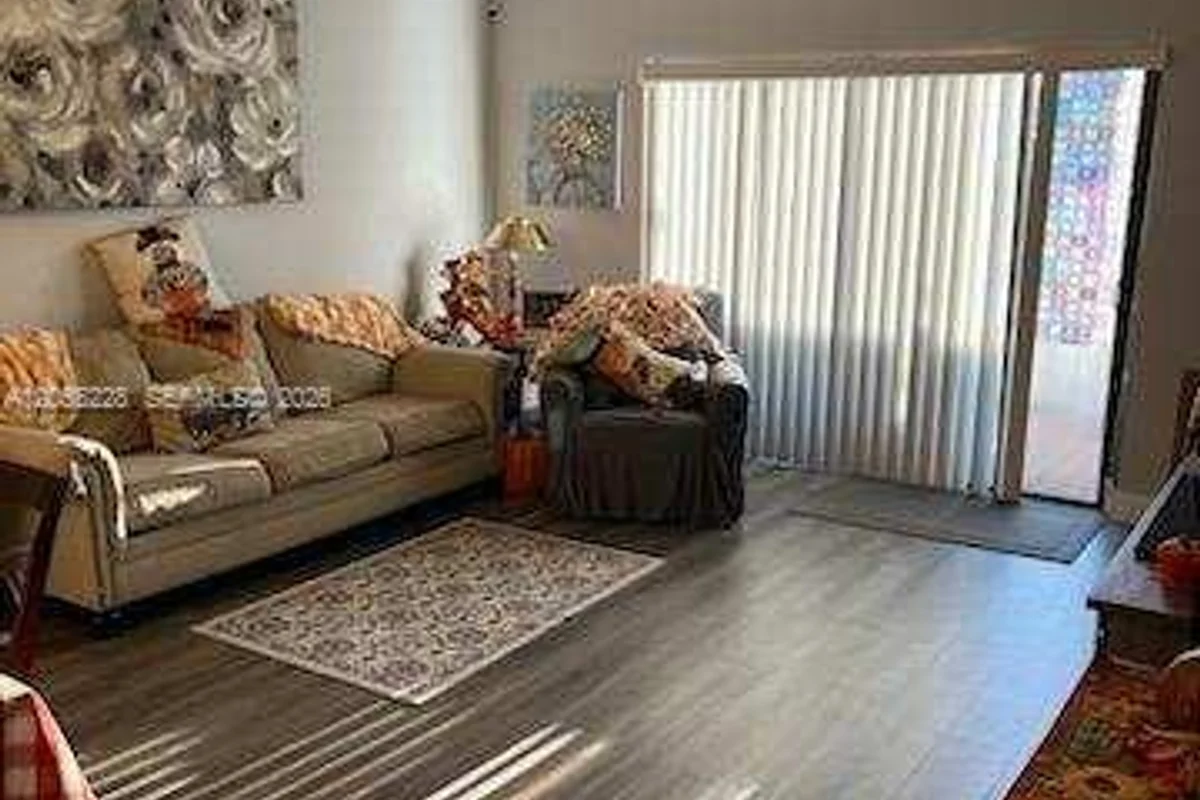 11699 NW 11th St, Pembroke Pines: photo 1 of 6
