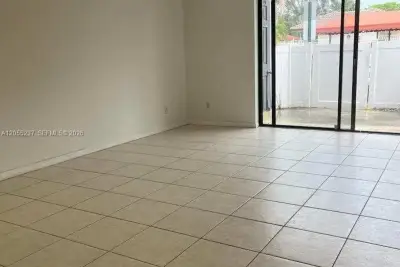11622 NW 11th St, Pembroke Pines: photo 1 of 4