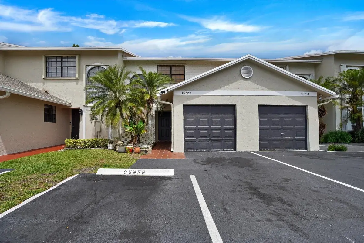 10723 NW 11th St, Pembroke Pines: photo 1 of 38
