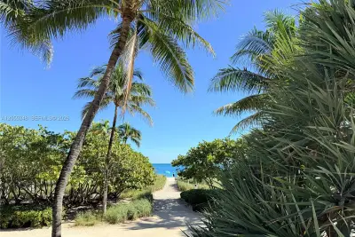 10185 NE Collins Ave #822, Bal Harbour: photo 1 of 20
