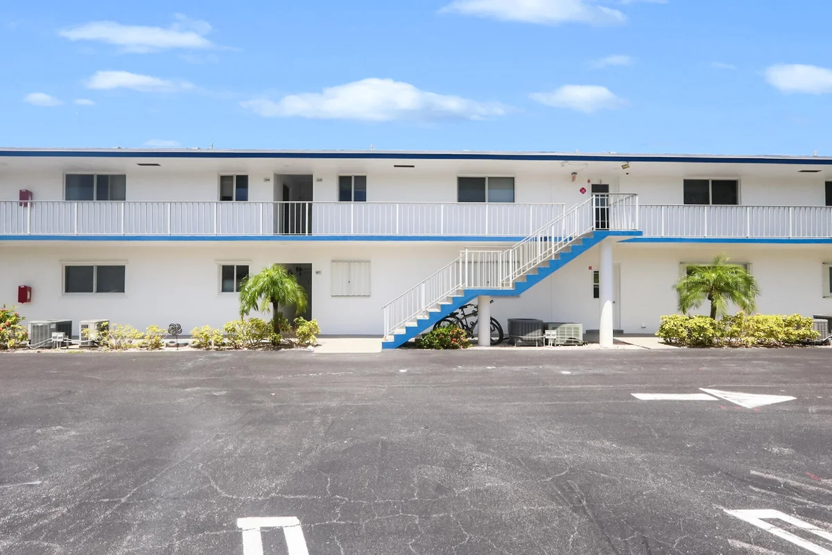 11 Garden St #206T, Tequesta: photo 1 of 25