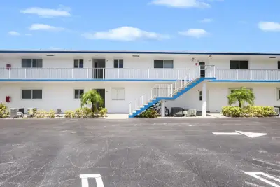 11 Garden St #206T, Tequesta: photo 1 of 25