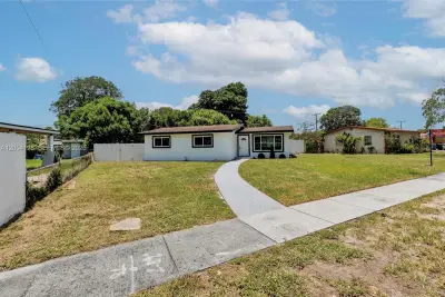 1218 NW 15th St, Fort Lauderdale: photo 1 of 39