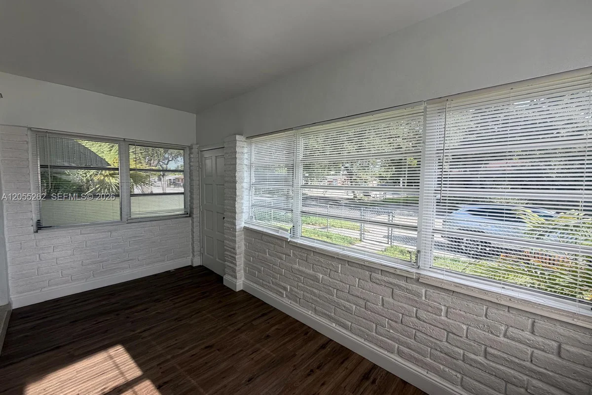 890 NW 55th St #1, Miami: photo 1 of 39