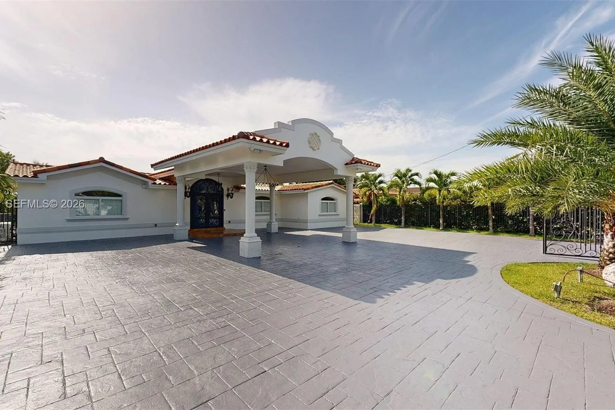 6265 W 10th Ave, Hialeah: photo 1 of 83