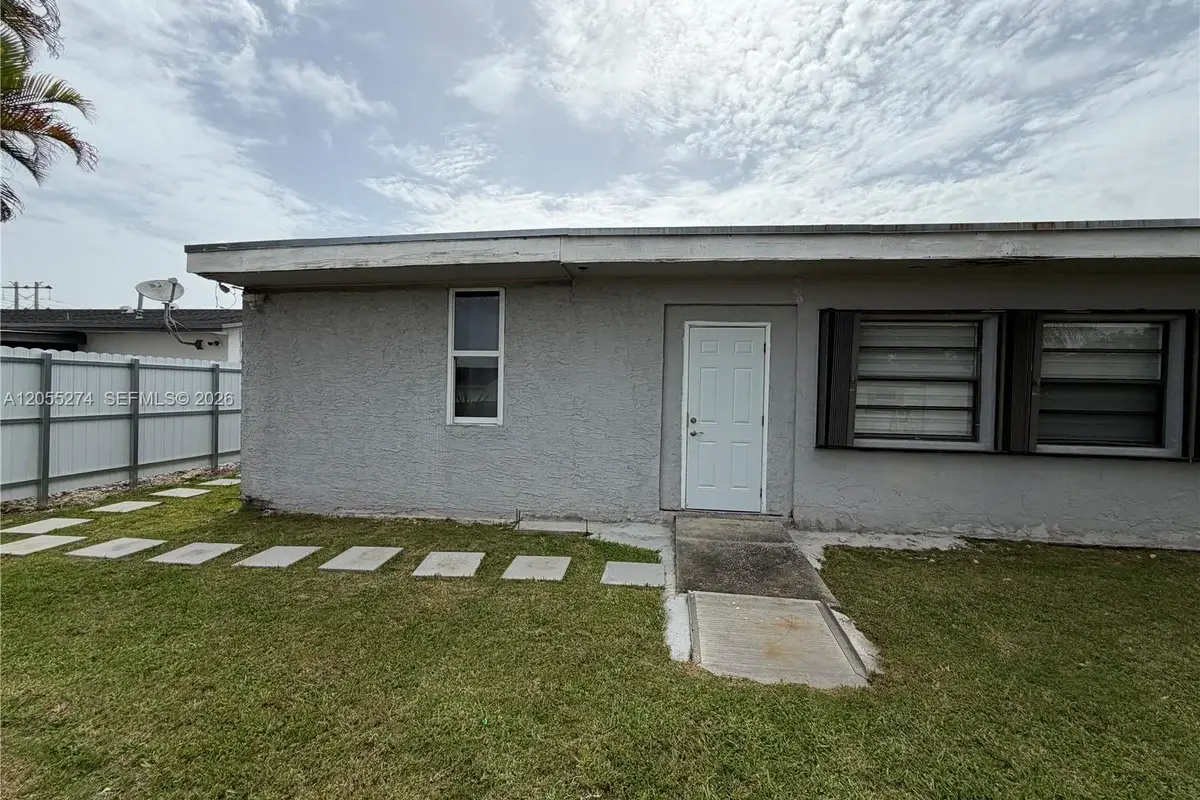 26162 SW 123rd Pl, Homestead: photo 1 of 8