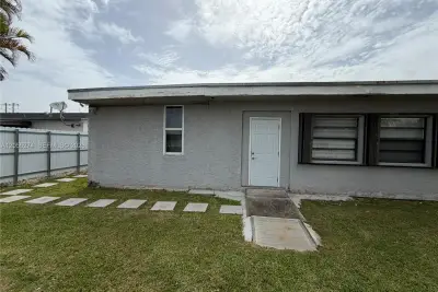 26162 SW 123rd Pl, Homestead: photo 1 of 8