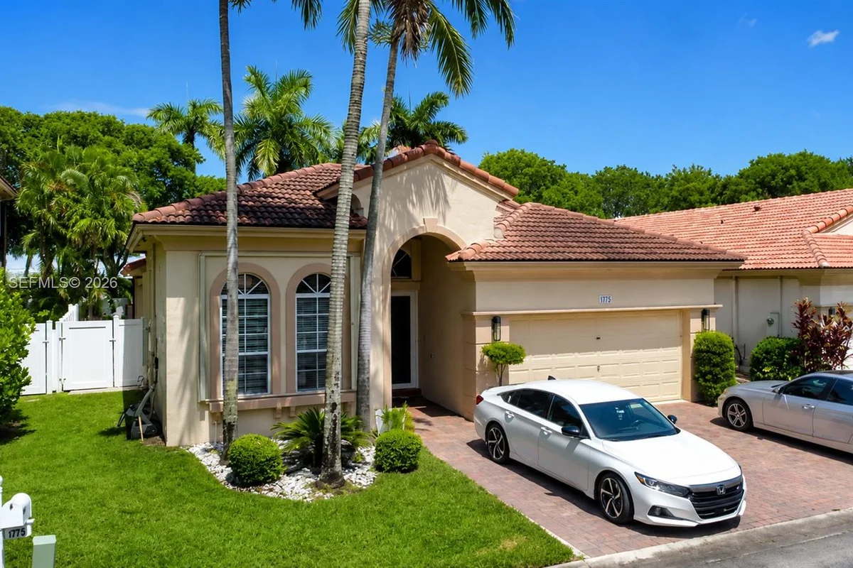 1773 NW 72nd Way, Pembroke Pines: photo 1 of 36