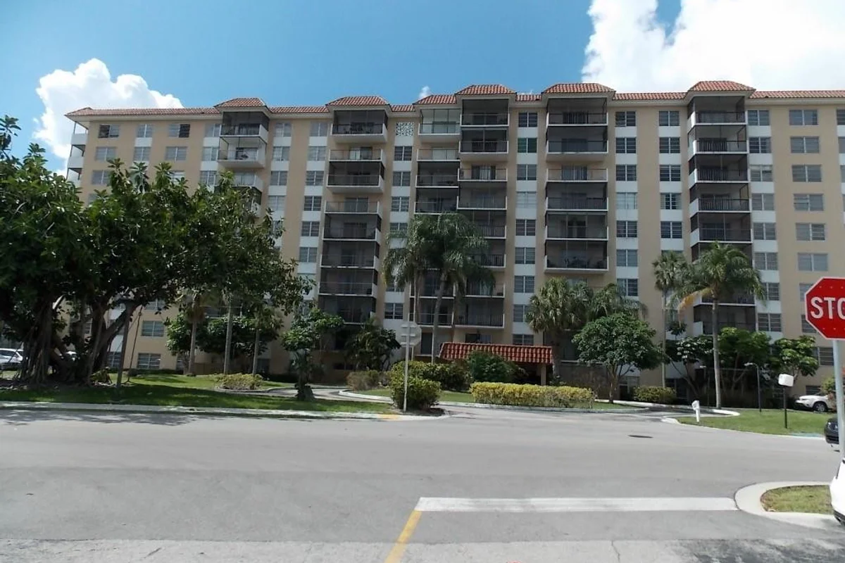 4174 Inverrary Dr #702, Lauderhill: photo 1 of 12