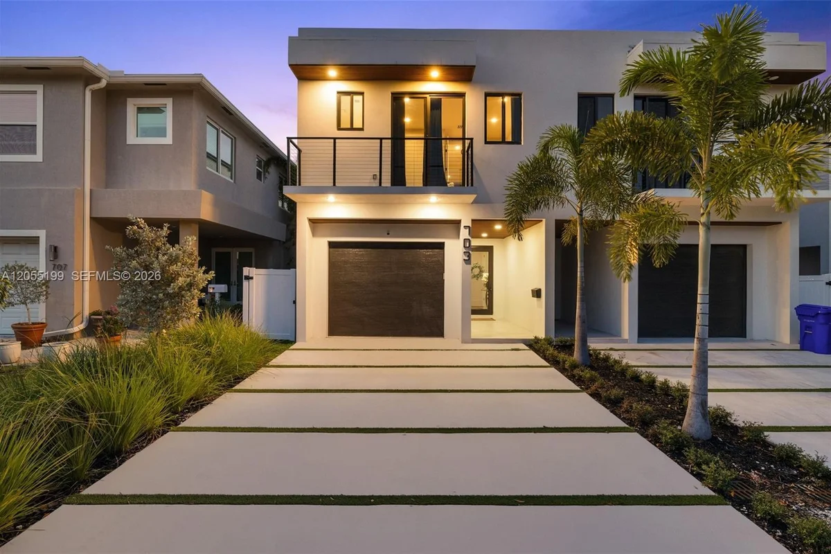 703 SW 17th St, Fort Lauderdale: photo 1 of 75