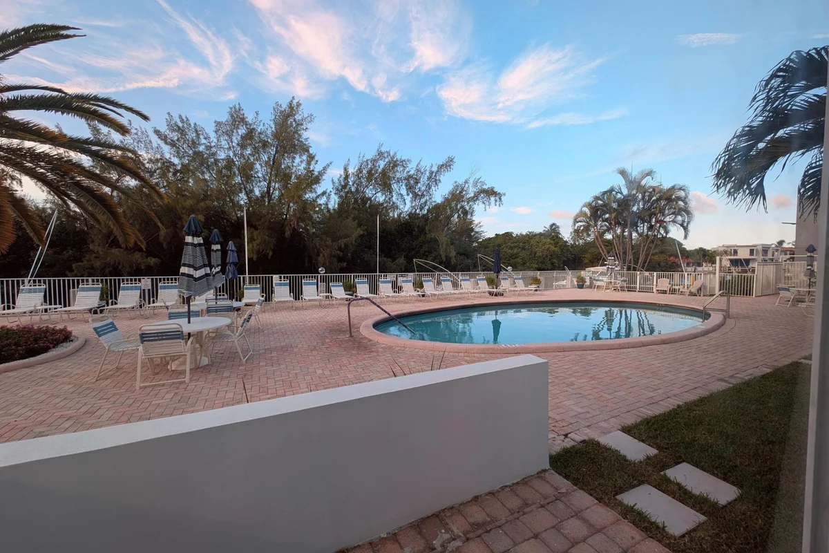 2860 NE 14th Street Cswy #102d, Pompano Beach: photo 1 of 12