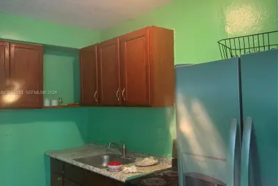 1757 NW 47th Ter, Miami: photo 1 of 7