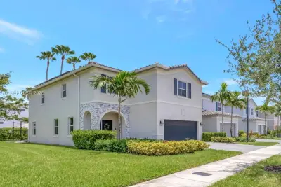 1361 SE 27th Ter, Homestead: photo 1 of 89