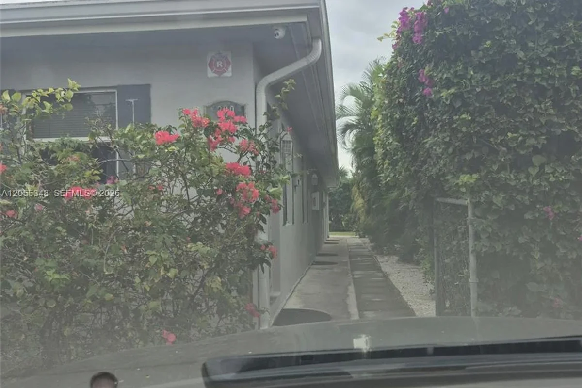 320 NE 11th Ave #1, Boynton Beach: photo 1 of 5