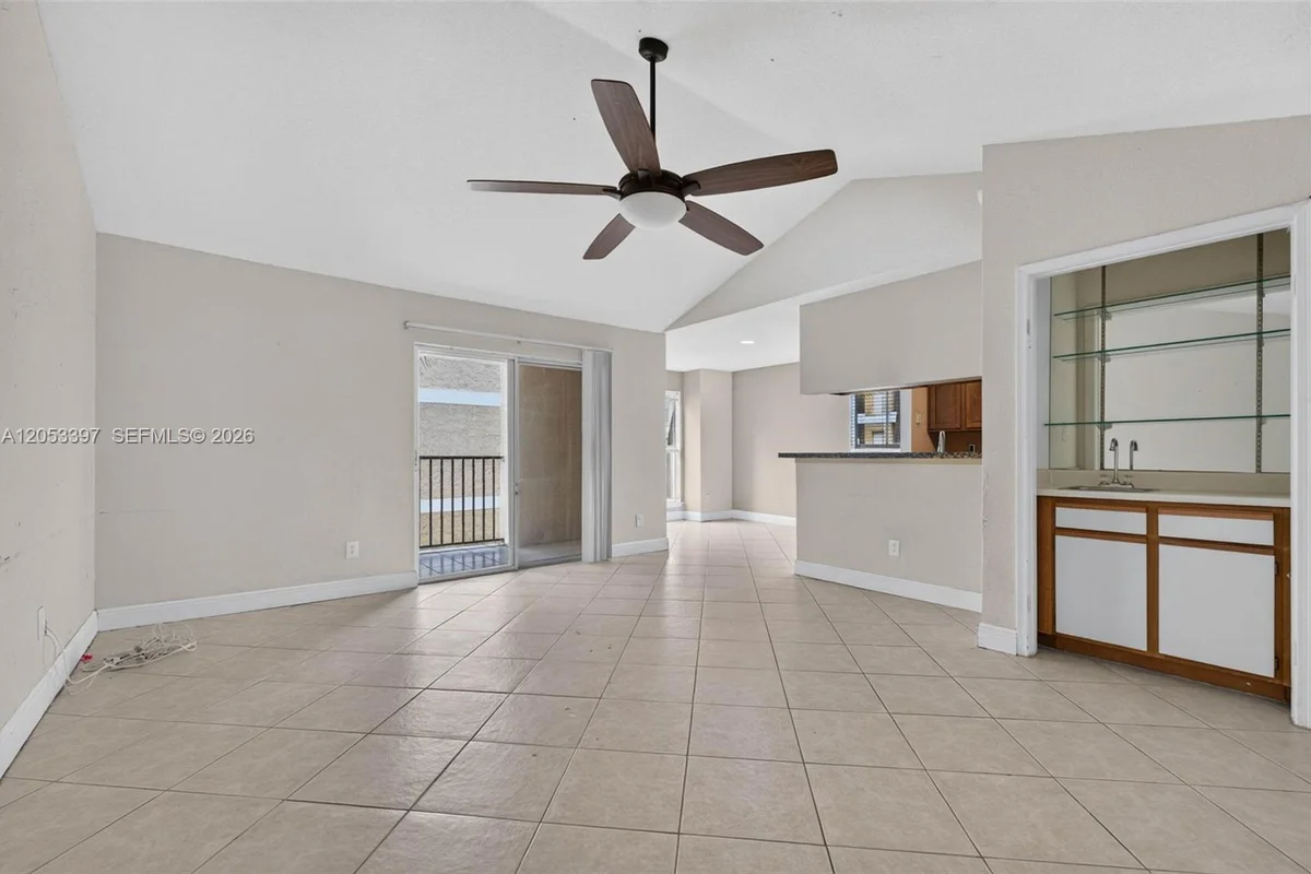 995 Riverside Dr #120, Coral Springs: photo 1 of 28