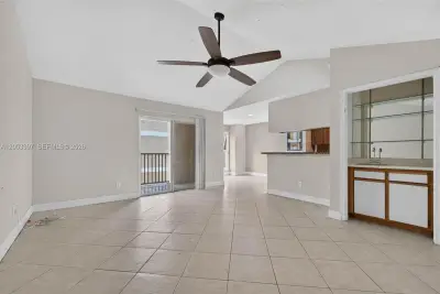995 Riverside Dr #120, Coral Springs: photo 1 of 28