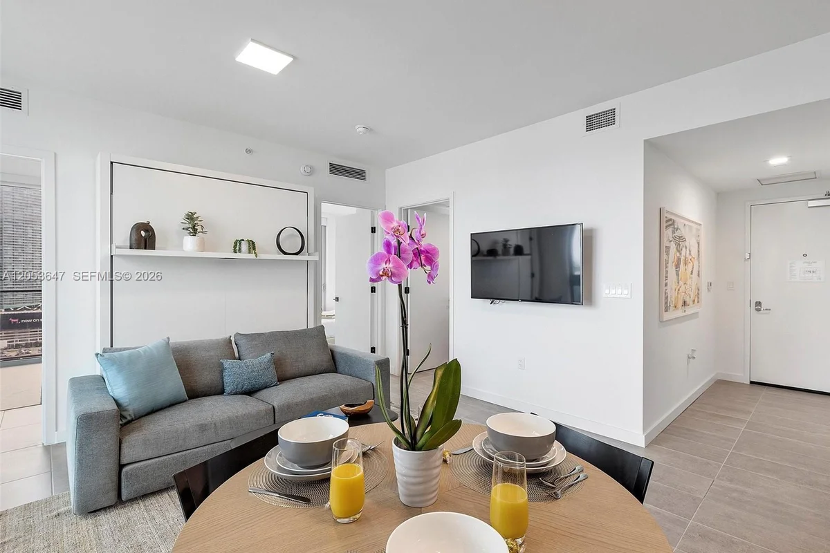 227 NE 2nd St #2706, Miami: photo 1 of 46