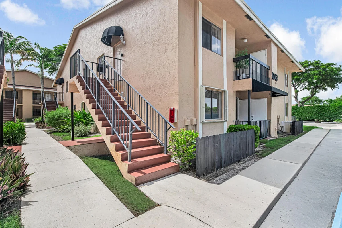 6043 10th Ave N #129, Lake Worth: photo 1 of 26