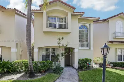 115 NW 108th Ave, Pembroke Pines: photo 1 of 36