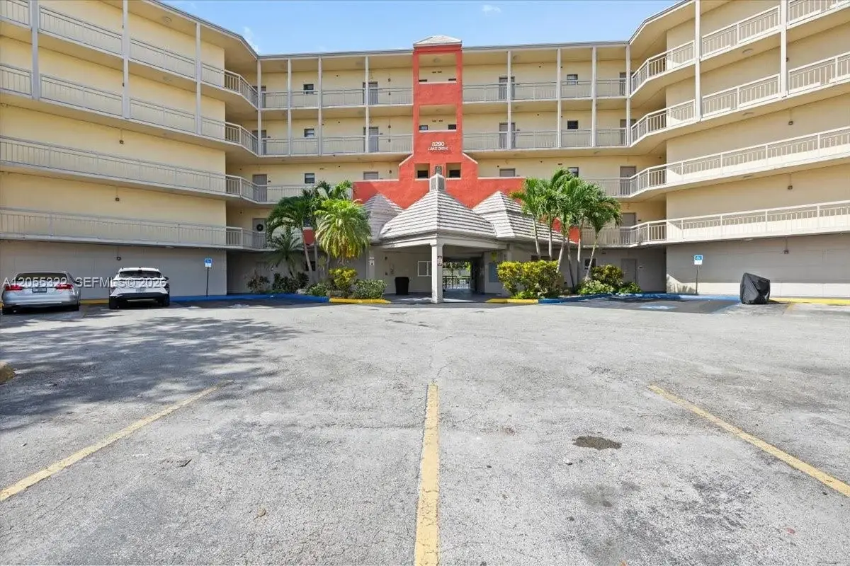 8290 Lake Dr #130, Doral: photo 1 of 26