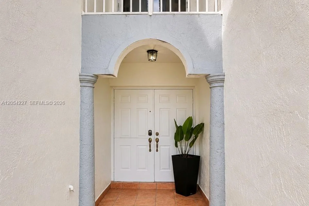 15355 SW 39th Ln, Miami: photo 1 of 32