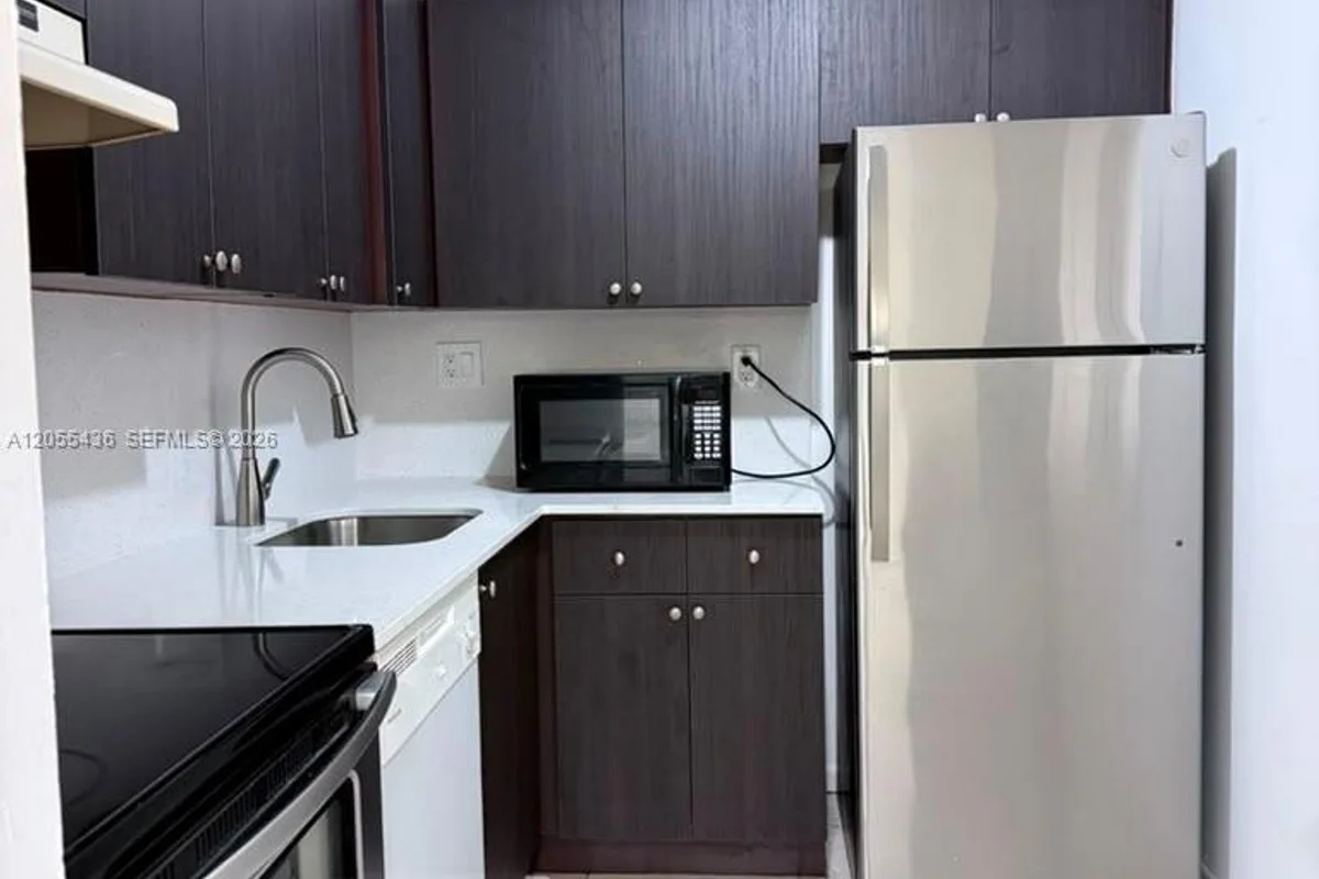 7090 NW 179th St #107, Hialeah: photo 1 of 12