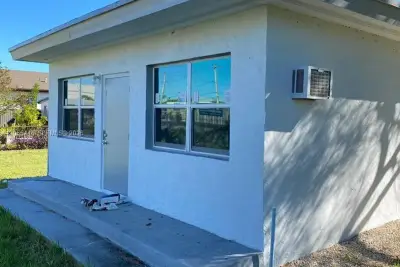 4023 SW 19th St #D, West Park: photo 1 of 33