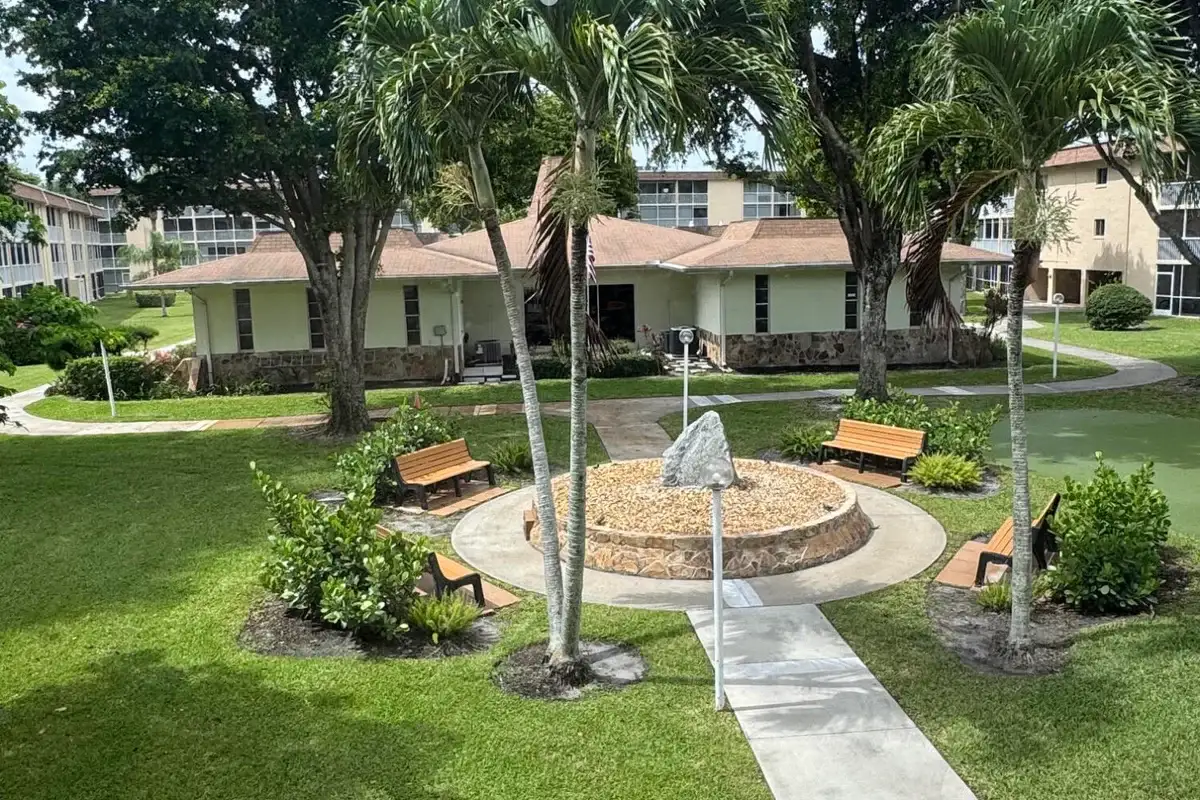 700 Village Green Ct #221, Palm Springs: photo 1 of 24