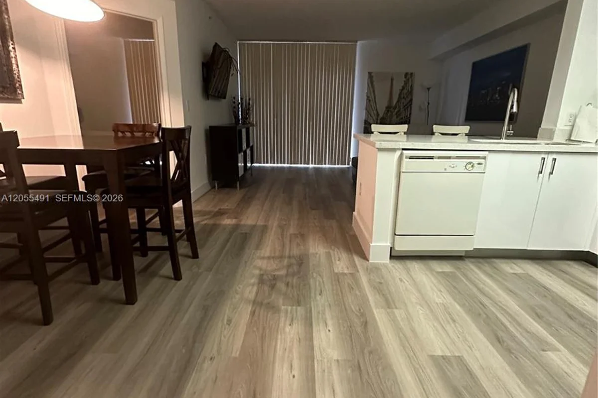 5085 NW 7th St #410, Miami: photo 1 of 22