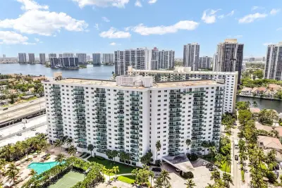 19380 Collins Ave #1423, Sunny Isles Beach: photo 1 of 36