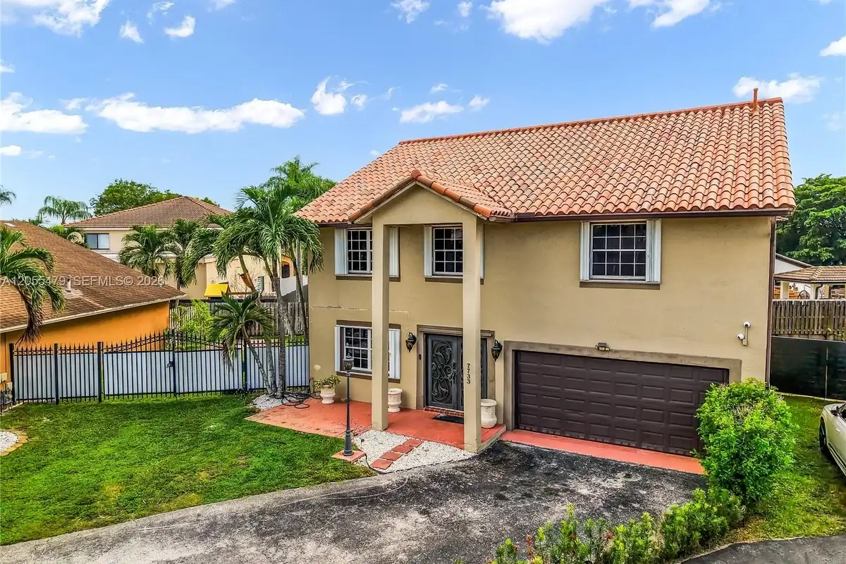 7733 NW 192 St, Hialeah: photo 1 of 37