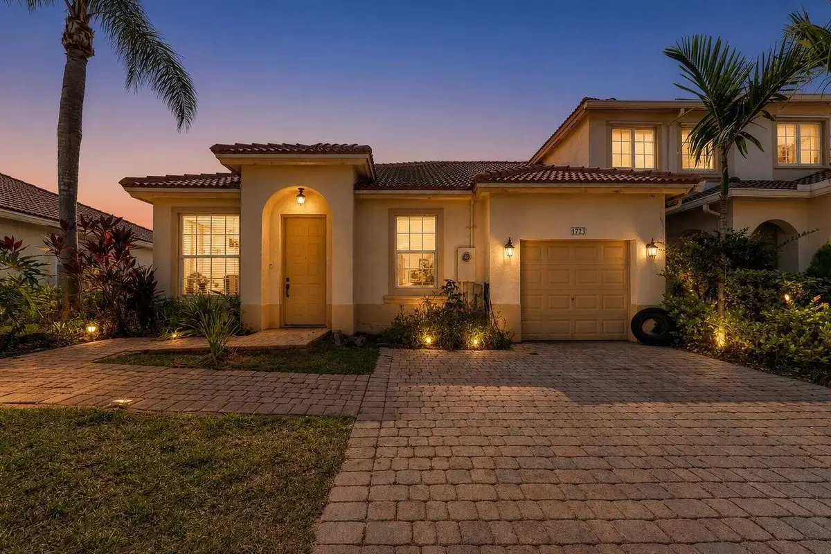1723 NW 78th Way, Pembroke Pines: photo 1 of 50
