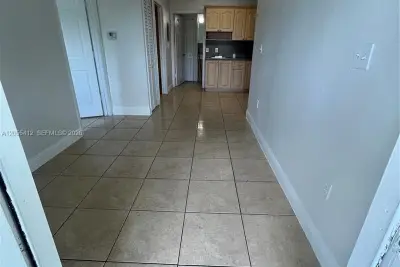 2185 NW 16th Ter #7, Miami: photo 1 of 6