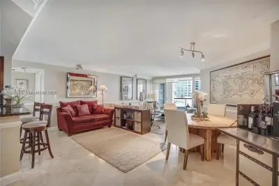 6767 Collins #901, Miami Beach: photo 1 of 14