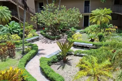 10425 SW 112th Ave #207, Miami: photo 1 of 10