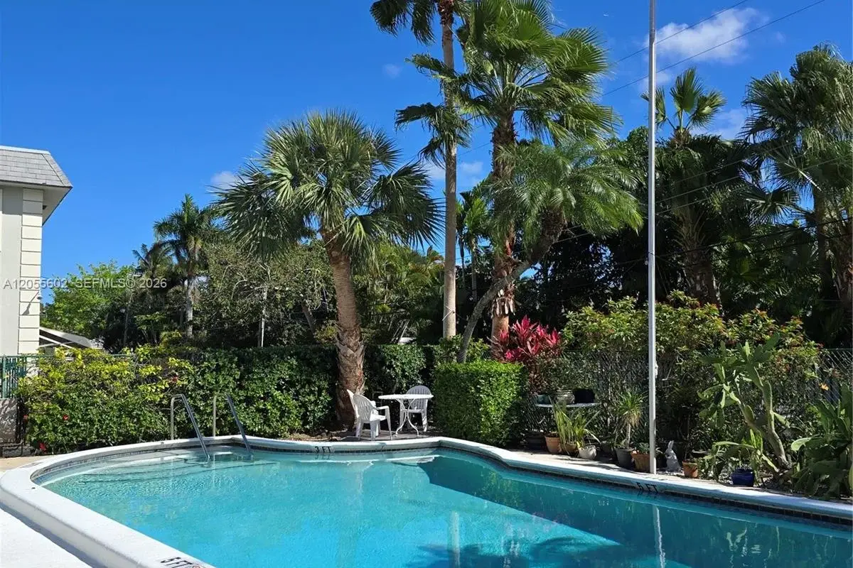 1520 Mckinley St #105E, Hollywood: photo 1 of 17
